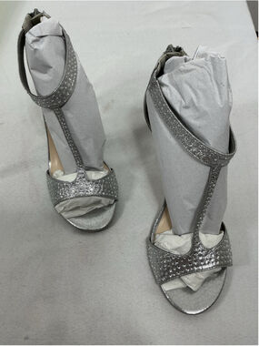 Womans New In Box City Classified Alicia Formal Evening Stiletto Pumps 10 Silver